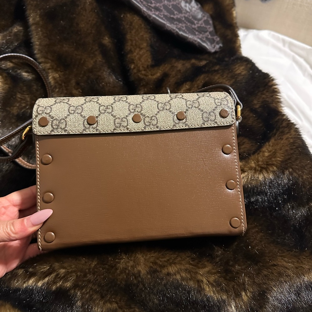 Gucci Heart Crossbody - Picture 6 of 6